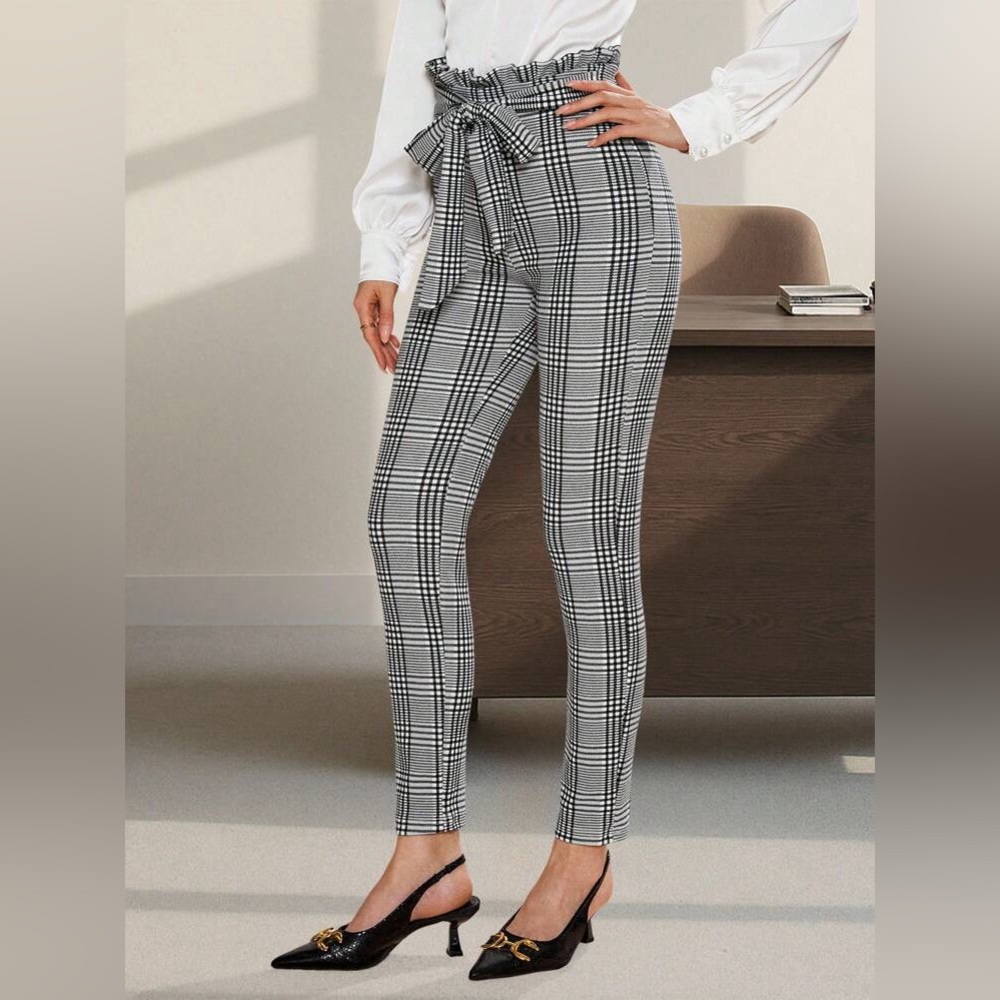SHEIN Monochrome Plaid Trousers with Belt